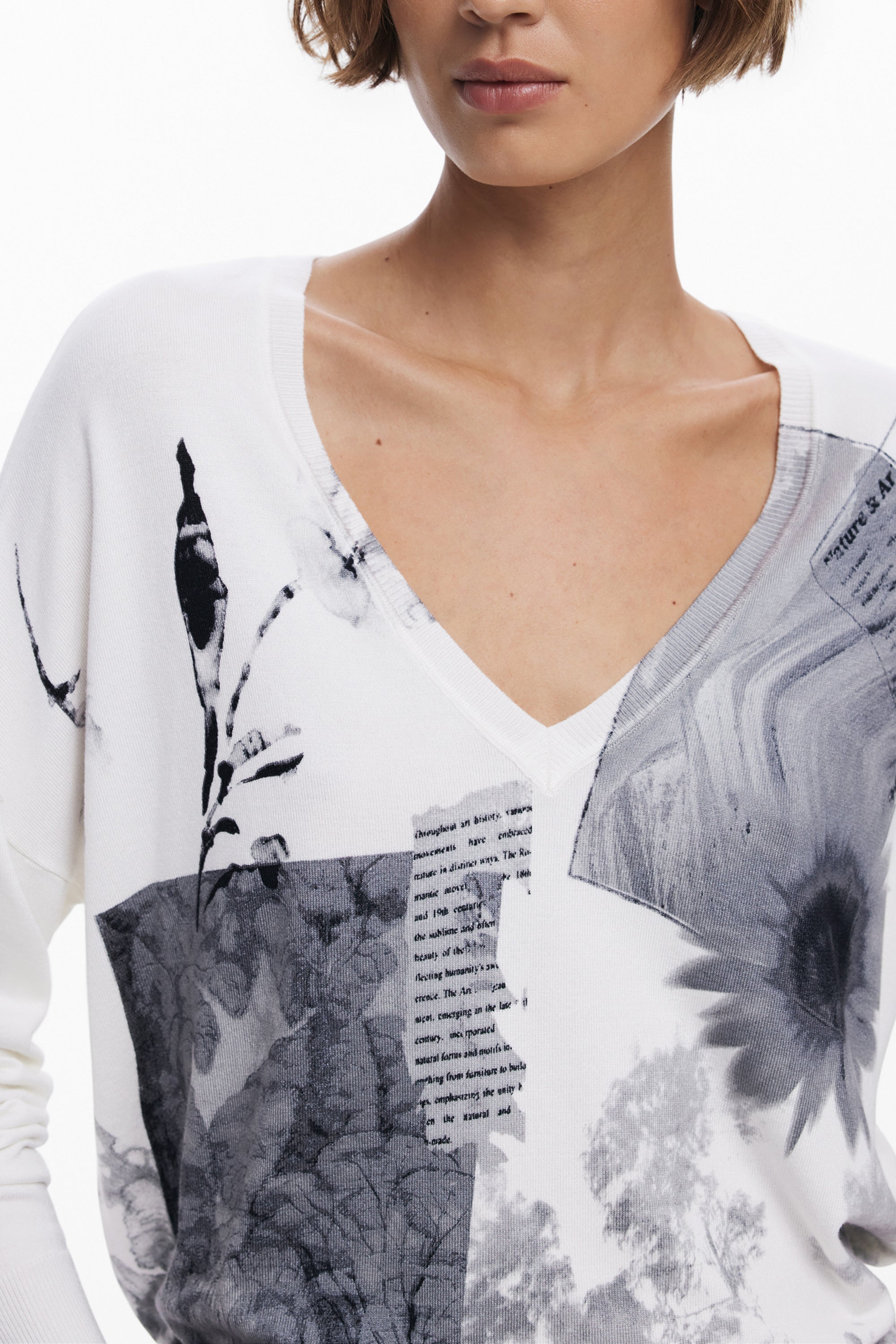 DESIGUAL WOMENS WHITE SWEATER